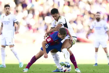 Bellingham pugna con Gavi en la disputa de un balón. Imagen: Barça Blaugranes.