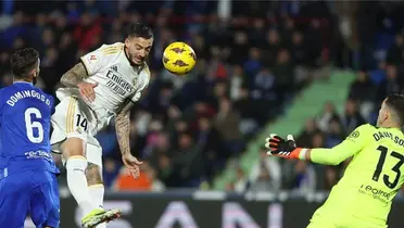 Joselu remata de cabeza el primer gol del partido. Imagen: Marca.