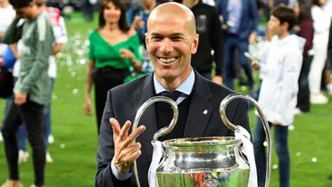 Zidane posa con la tercera Champions ganado como entrenador. Imagen: Diario As.