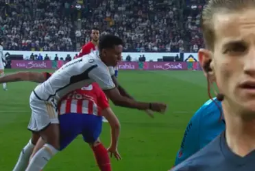 Alberola Rojas muestra su amor por el Atlético Madrid, se trago un penal claro en favor del Real Madrid