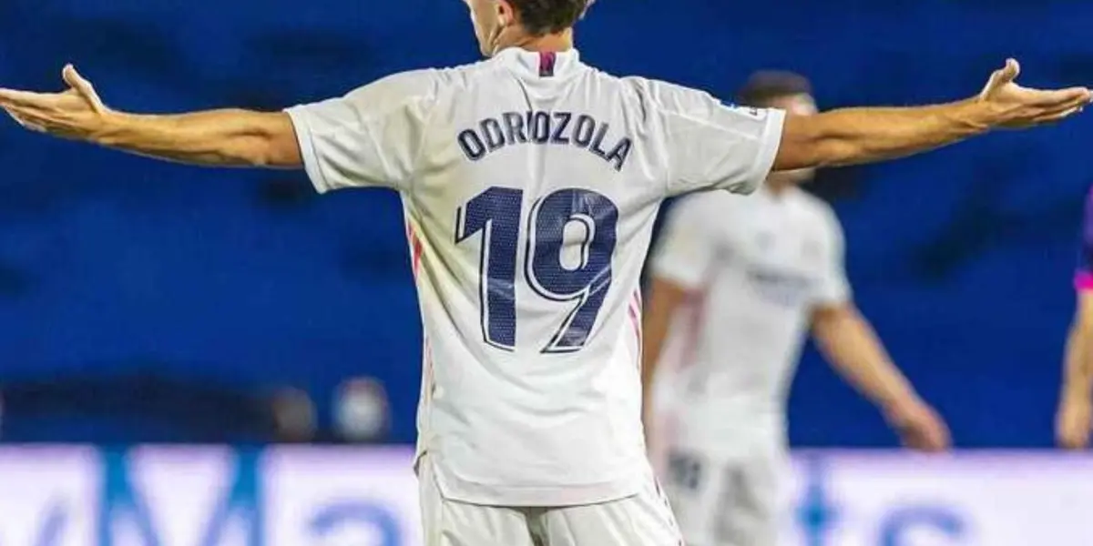 Álvaro Odriozola se ve más afuera que adentro en el equipo blanco y estaría definiendo su salida.