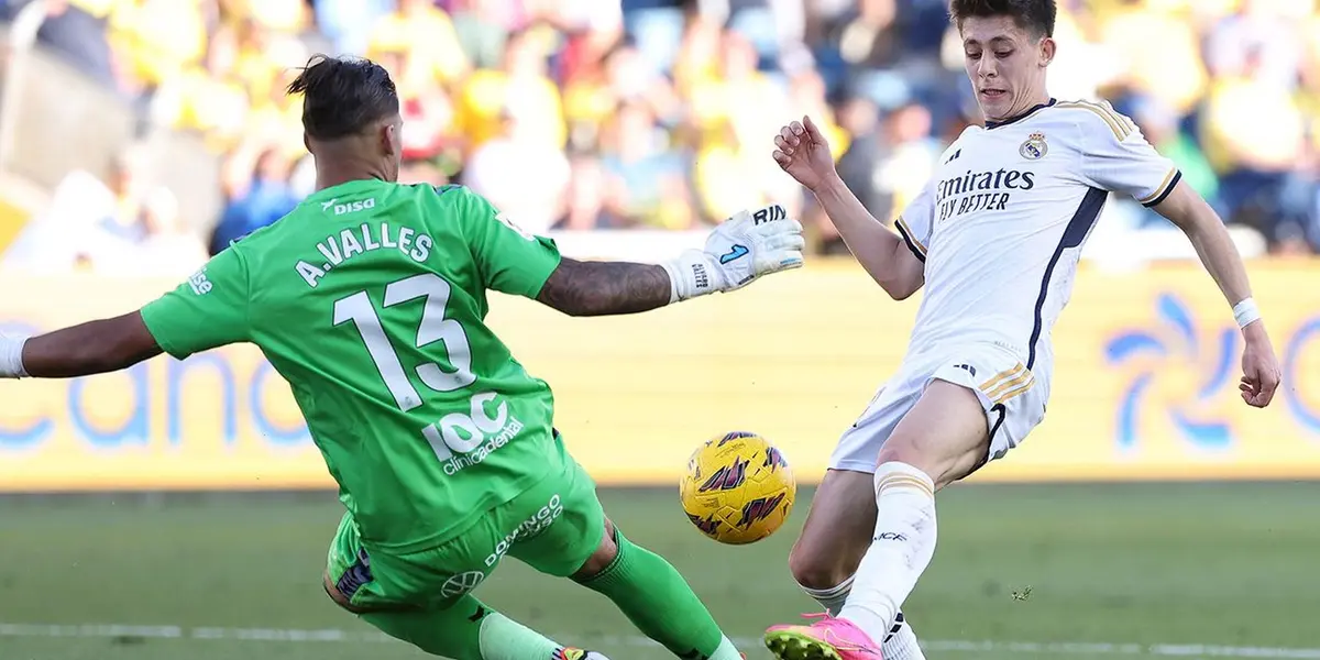 Arda Güler pelea un balón en el partido del Madrid contra Las Palmas. Imagen: udlaspalmas.net
