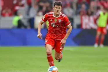 Benjamin Pavard se ve más afuera que adentro del Bayern y día tras día aumentan sus pretendientes, en el Bernabéu no le pierden de vista