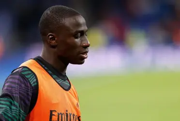 El defensa podrá abandonar el club si llega una buena oferta por sus servicios.