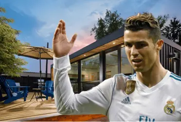 El delantero se fue por la puerta de atrás.