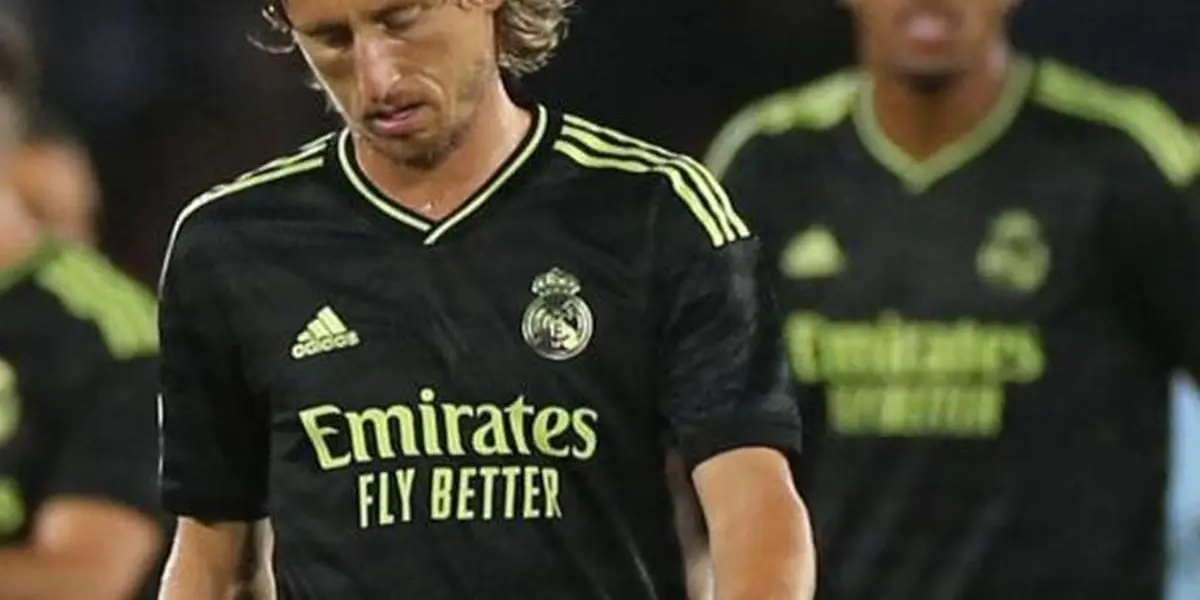 El equipo de Ancelotti fue goleado ante su clásico rival.