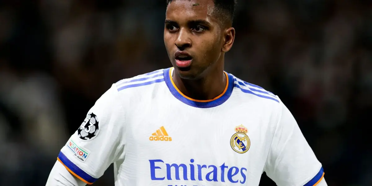 El extremo brasileño mostró la fabulosa colección de camisetas que tiene en su casa