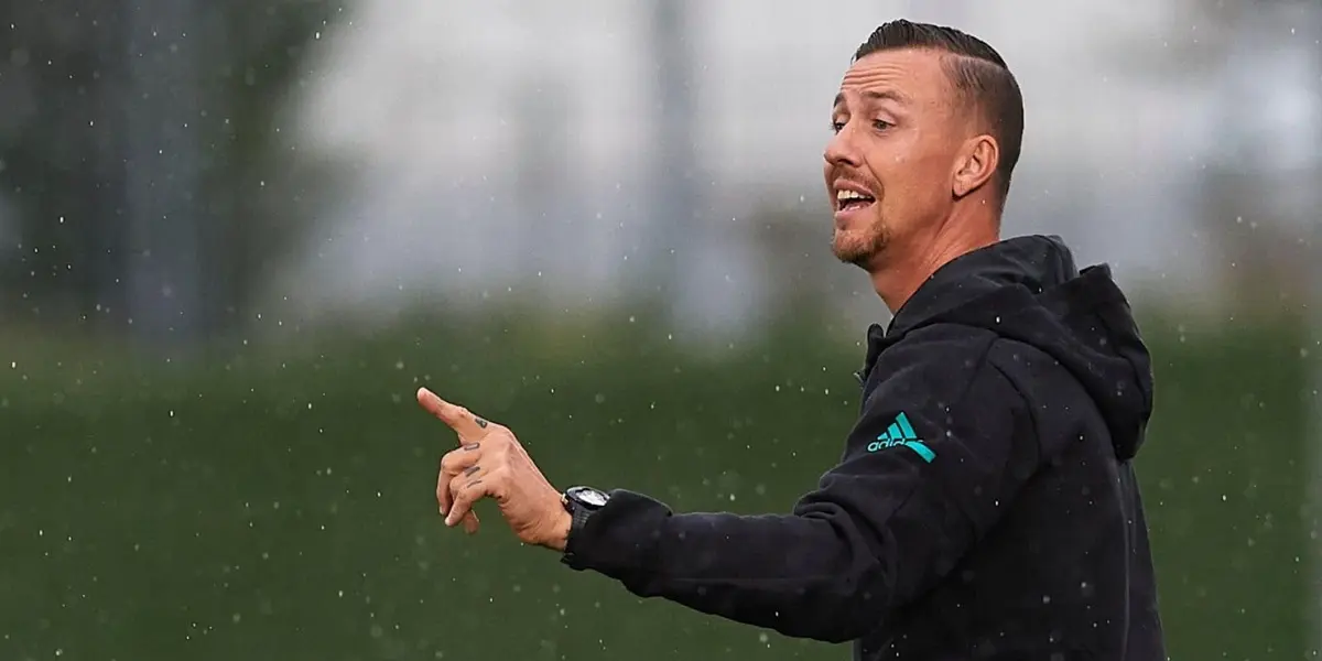 El histórico jugador blanco hará uso de sus dotes futbolísticos para convencer a una de las revelaciones de Europa.