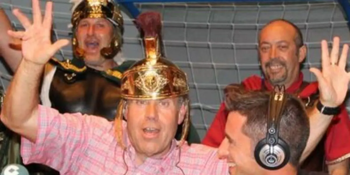 El periodista le pegó a uno de los ayudantes del italiano