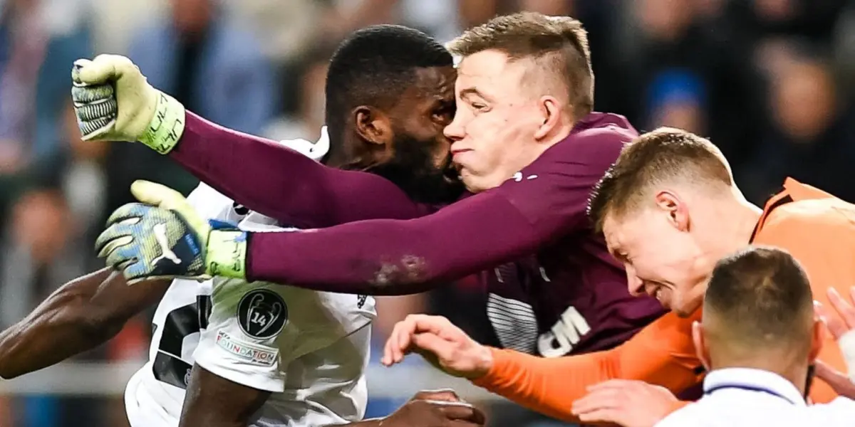 El zaguero del Real Madrid sufrió un duro golpe en el rostro en la jugada del empate