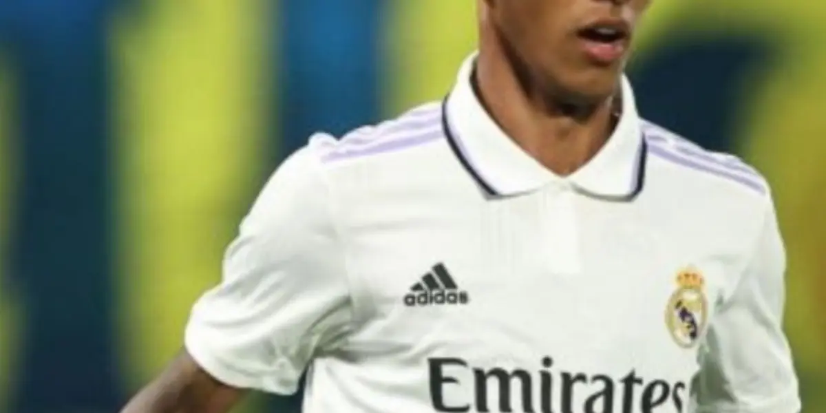 Florentino Pérez estaría interesado en quedarse con la ficha del actual jugador del Real Madrid Castilla, Vinicius Tobias.