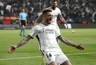 Joselu celebra el 4-3 sobre el césped del Al-Awwal Stadium. Imagen: El Correo.