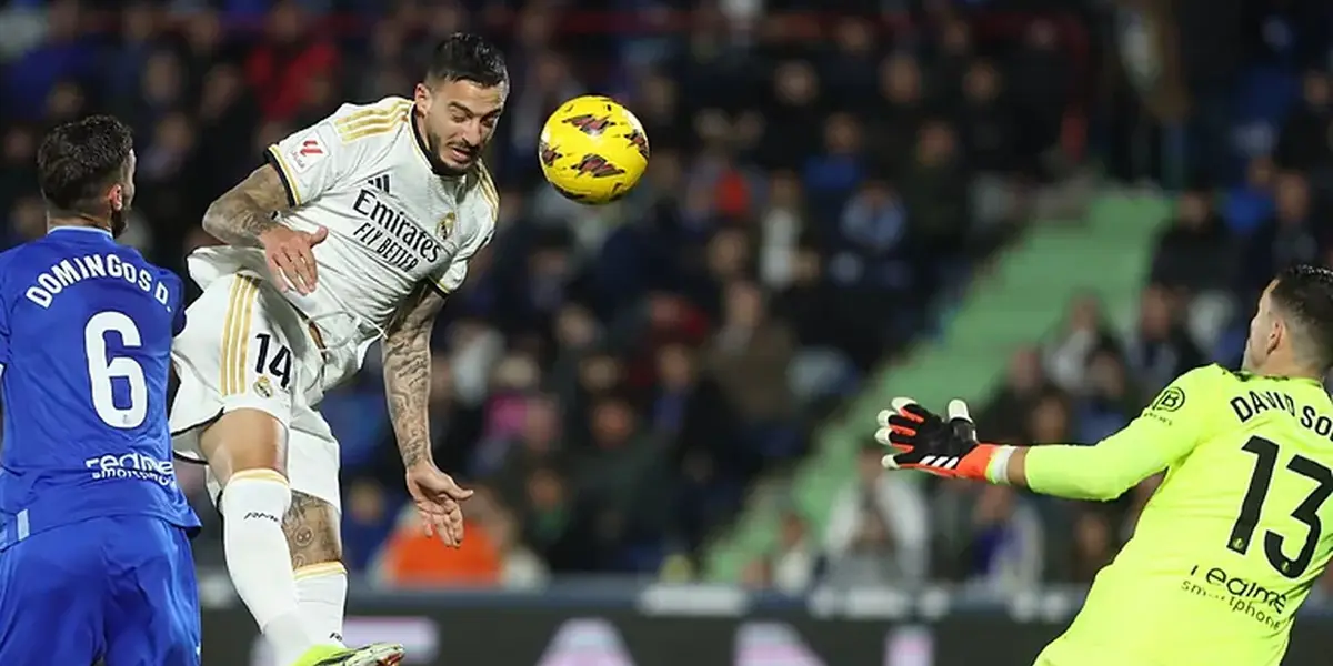 Joselu remata de cabeza el primer gol del partido. Imagen: Marca.