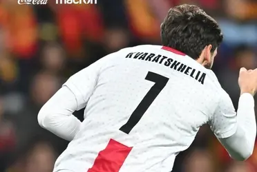 Khvicha Kvaratskhelia no desaprovechó el regalo de Le Normand, para emaptar el encuentro.