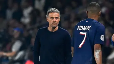 Luis Enrique mira fijamente a Mbappé, Imagen: Fichajes.com