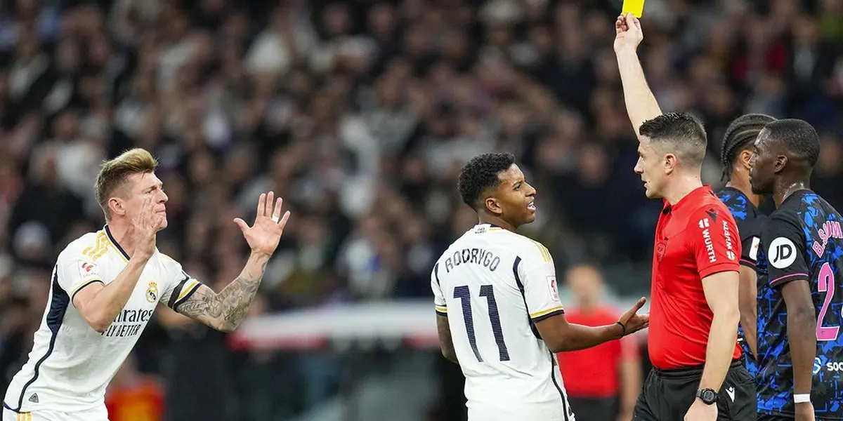 Momento en el que Kroos ve la tarjeta amarilla por protestar. Imagen: Sport.