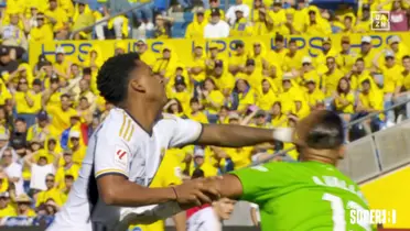 Momento en el que Rodrygo se quita de encima a Álvaro Vallés.
