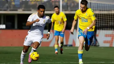 Rodrygo con el balón en los pies en el duelo contra Las Palmas. Imagen: Claro Sports.