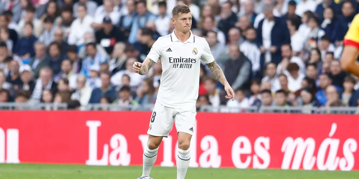 Toni Kroos juega un balón contra el Girona. Imagen: La Razón.