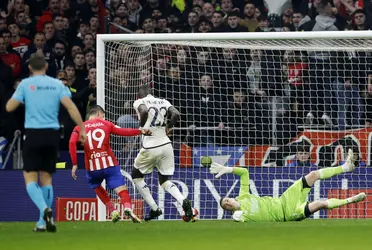 (VIDEO) Regalo increíble de Lunin para Morata, Atlético derrota al Real Madrid