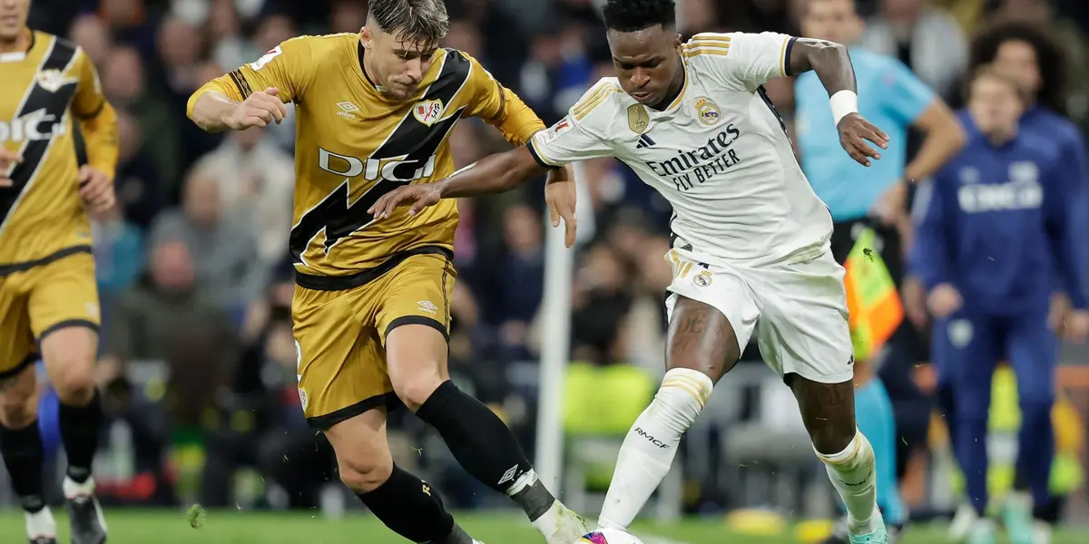 Vinicius disputa un balón en el partido de ida disputado en el Santiago Bernabéu. Imagen: Sporting News.